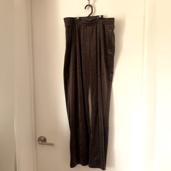 Adidas Original velour pants. Size large. Perfect condition - Picture 1 of 4